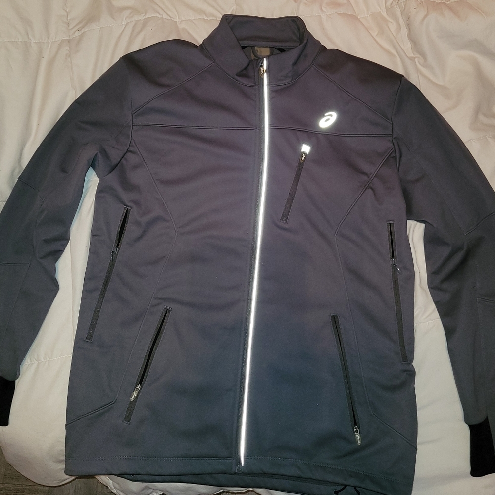 Asics 🏃‍♂️ cold weather Ultra running 🏃‍♂️wind/weatherproof light jacket.